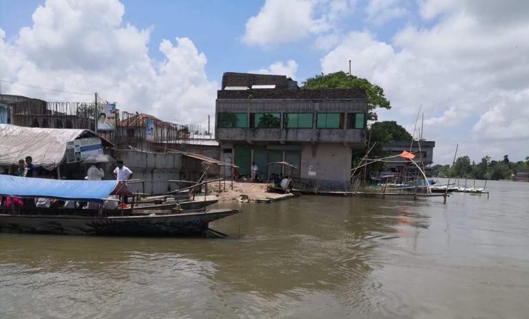 সিংড়ায় হুমকির মুখে কয়েকটি পয়েন্ট, আত্রাই নদীর বিলদহরে পাউবোর বাঁধ নির্মানের দাবি