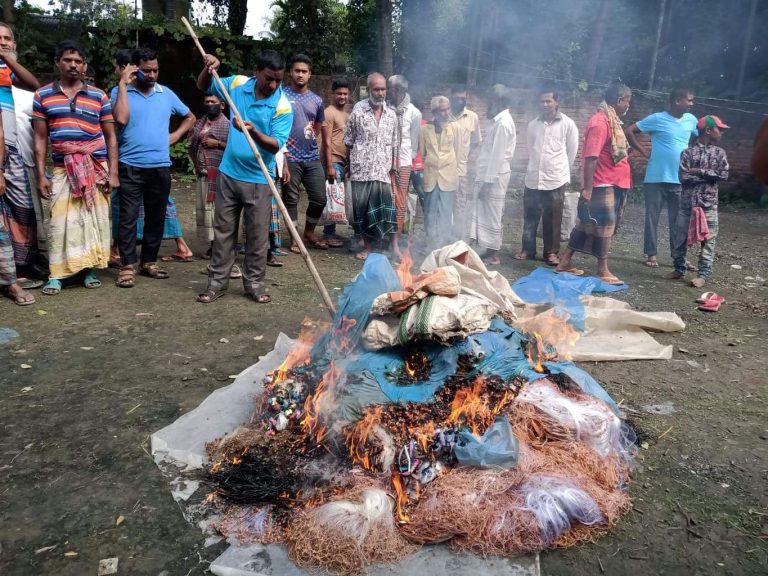 তেবাড়িয়া হাটে ভ্রাম্যমান আদালতের অভিযান, বিপুল পরিমাণ কারেন্ট জাল ও জাটকা জব্দ