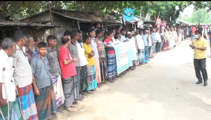 বাঁধ অপসারণের দাবিতে নাটোরের সিংড়ায় ক্ষতিগ্রস্থদের মানববন্ধন