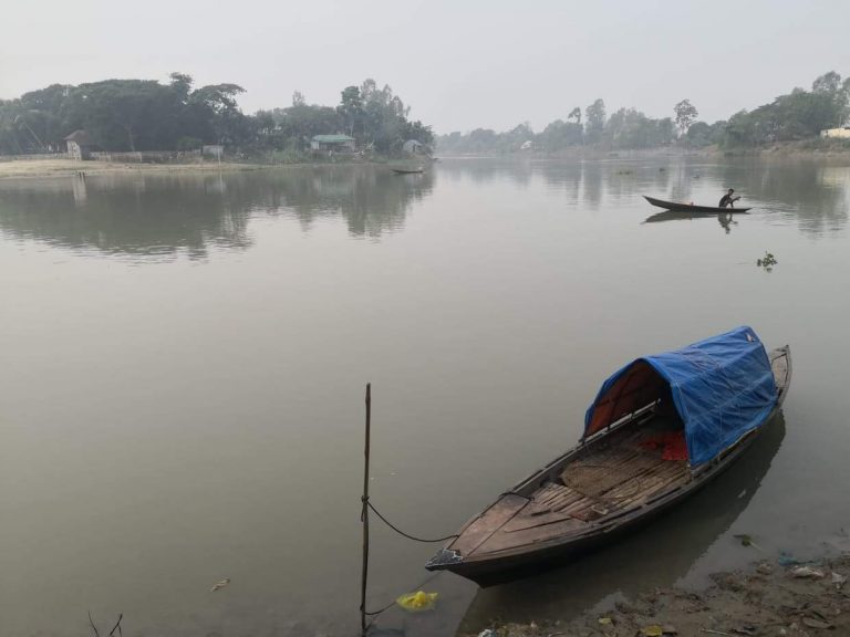 তদারকির অভাবে সিংড়া আত্রাই নদীর মৎস্য অভয়াশ্রমে নির্বিচারে মা মাছ নিধন