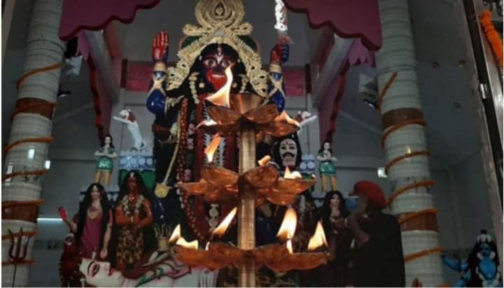 স্বাস্থ্যবিধি মেনে নাটোরে শ্রী শ্রী ভাটোদাঁড়া কালী মাতার পূজার দ্বিতীয় দিন
